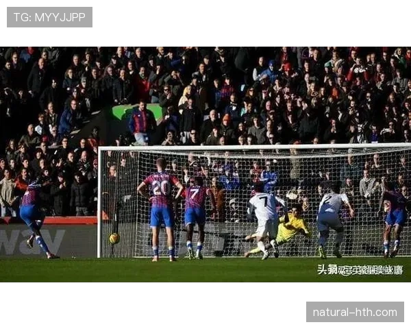B费精彩远射助力曼联逆转,赛场表现引发热议 B费精彩远射助力曼联逆转,赛场表现引发热议