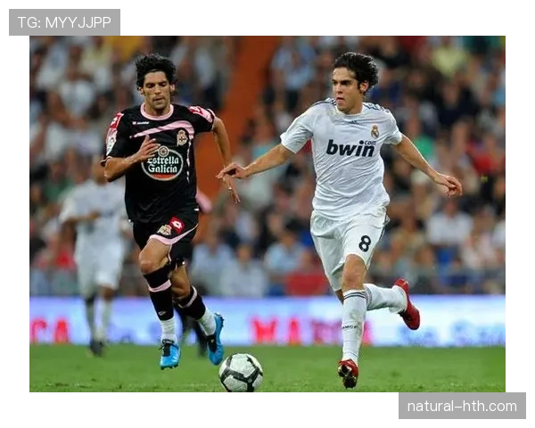 卡卡式射门惊艳赛场,优雅与力量完美融合引热议 卡卡式射门惊艳赛场,优雅与力量完美融合引热议